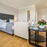 호텔 Reetdachhotel - Residenz Am Ostufer