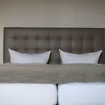 Szálloda Reetdachhotel - Residenz Am Ostufer Boek