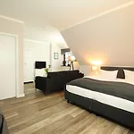 호텔 Reetdachhotel - Residenz Am Ostufer