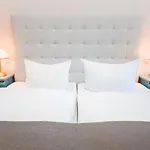 Reetdachhotel - Residenz Am Ostufer 3*