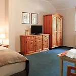 Reetdachhotel - Residenz Am Ostufer 호텔 보에크