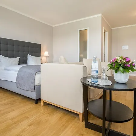 Otel Reetdachhotel - Residenz Am Ostufer
