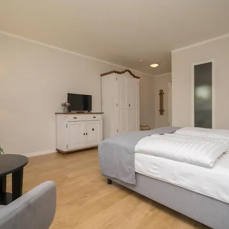 Reetdachhotel - Residenz Am Ostufer 3*