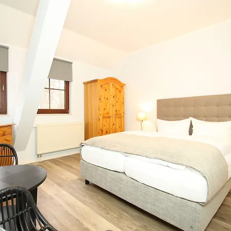 Hotell Reetdachhotel - Residenz Am Ostufer 3*