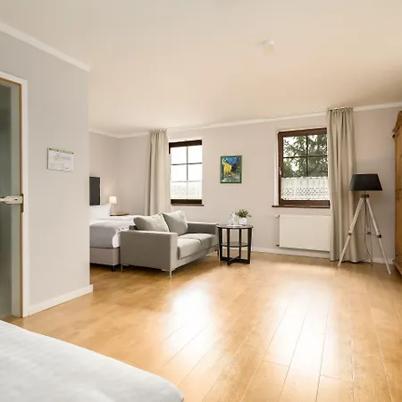 Otel Reetdachhotel - Residenz Am Ostufer Boek