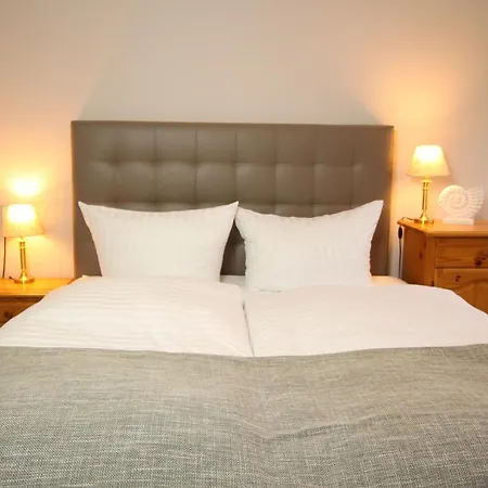 Reetdachhotel - Residenz Am Ostufer Hotell Boek